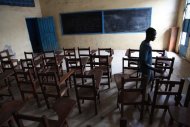 Sala de aula vazia em Monróvia, na Libéria, em 31 de julho de 2014. A epidemia de Ebola no oeste da África está sobrecarregando o sistema de saúde da região e superando os esforços de contenção