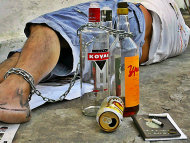 世界衛生組織表示，酒乃穿腸毒藥，2010年因酒精致死的人數多達330萬人，超過愛滋病、肺病和暴力傷害致死人數的總和。（photo by magens Evangélicas on Flickr–used under Creative Commons Lisence）