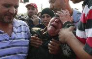 A relative of one of Lebanese soldiers, who were captured by Islamist militants in Arsal, reacts as she is comforted during a protest demanding their release and pressuring the government to act, as they blocked a main road linking Tripoli to Halba, in al-Mhmara town, northern Lebanon August 30, 2014. REUTERS/Stringer