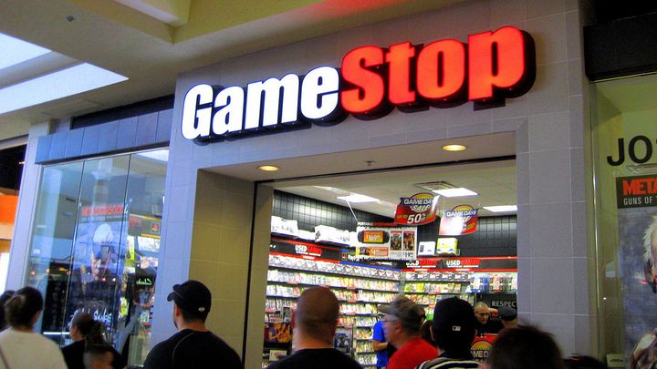 Sony and Microsoft are giving you games, and GameStop isn&#39;t happy