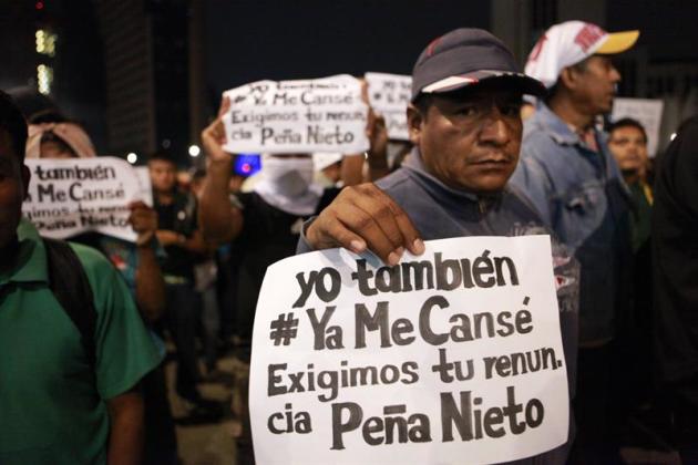 MEX124. CIUDAD DE MÉXICO (MÉXICO), 20/11/2014.- Miles de estudiantes y organizaciones sociales marchan hoy , jueves 20 de noviembre de 2014 , durante una larga jornada de protestas a nivel nacional en