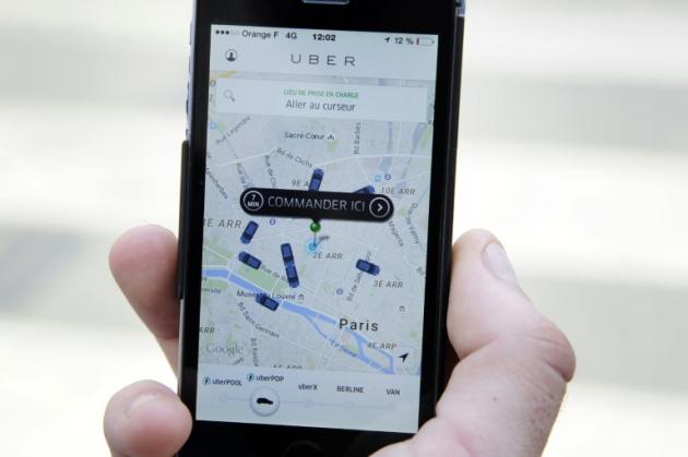 L'application mobile UberPOP sur un smartphone à Paris, le 17 juin 2015