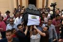 Le cercueil d'Omar Sharif lors de ses funérailes le 12 juillet 2015 à la mosquée Mushir Tantawi au Caire
