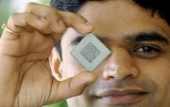 Cientistas apresentaram nesta quinta-feira um chip do tamanho de um selo dos correios, que opera como um supercomputador que imita o funcionamento do cérebro humano