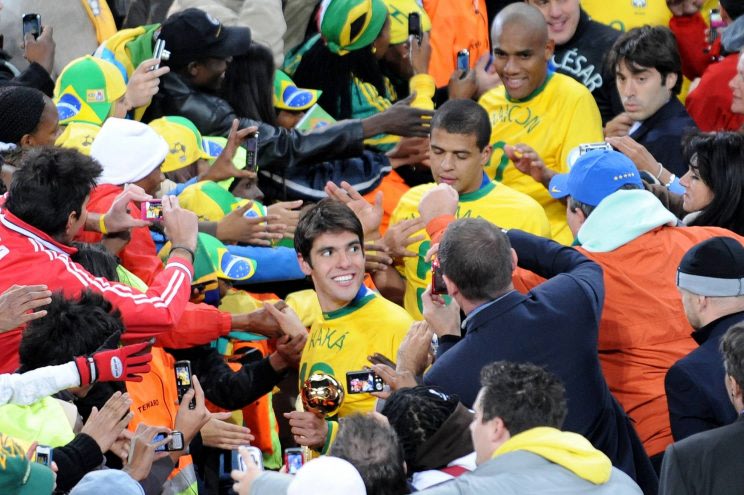 2. BRASIL 4 x 1 ARGENTINA (Copa das ConfederaÃ§Ãµes de 2005) - Liderado pelo â€œquadrado mÃ¡gicoâ€ --formado por KakÃ¡, Ronaldinho GaÃºcho, Adriano e...
