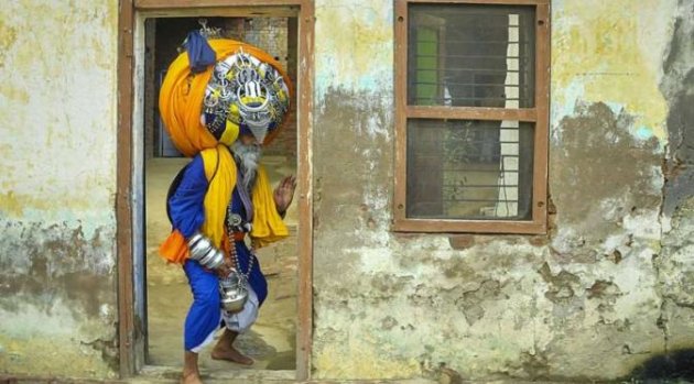 Kakek di India Tampil Nyentrik dengan Turban Terberat di Dunia