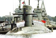 軍方擬以劍龍級潛艦為構型，找荷蘭廠商協助我設計潛艦。圖為海龍艦。（本報資料照片）