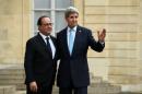 Le président Hollande et le secrétaire d'Etat américain John Kerry sur le perron de l'Elysée, le 17 novembre 2015