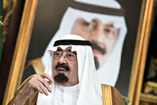 Le roi Abdallah d'Arabie saoudite est décédé dans la nuit de jeudi à vendredi et le prince héritier Salman lui succède à la tête du royaume saoudien. Le roi Abdallah, qui serait né en 1924, était hospitalisé à Ryad depuis le mois de décembre en raison d'une pneumonie. Il était monté sur le trône en 2005. /Photo prise le 11 septembre 2014/REUTERS/Brendan Smialowski/Pool