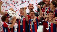 Bayern Muenchen Juara, Pep Guardiola Sempat Jatuhkan Tropi