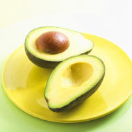 研究指出，肥胖者每天吃1顆酪梨，可降低體內「壞膽固醇」低密度脂蛋白含量。（photo by pixabay.com）