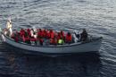 Photo fournie par la Marine militaire le 27 janvier 2016 du navire Aliseo lors d'opérations de secours de migrants au large de la Libye