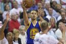 Curry regresa con 40 puntos, triunfo de Warriors en prórroga