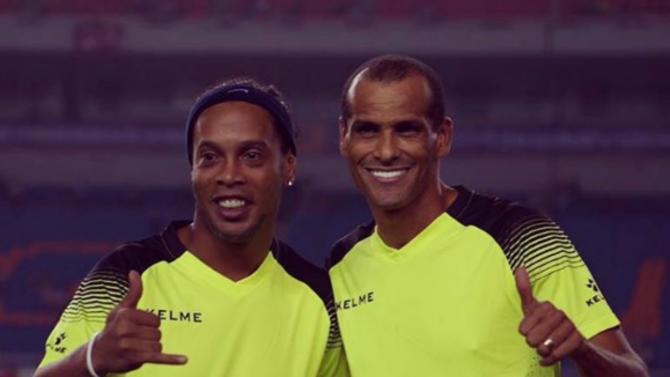 ApÃ³s amistoso na China, Rivaldo divulga fotos com Ronaldinho e outros Ã­dolos