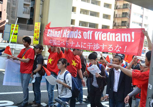 Người Việt tại Tokyo xuống đường phản đối Trung Quốc xâm phạm vùng biển Việt Nam