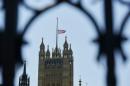 Le drapeau britannique ramené à mi-mât sur la Tour Victoria à la mémoire des 30 Britanniques tués une semaine plus tôt dans un attentat en Tunisie, le 3 ...<br /><br />Source : <a href=