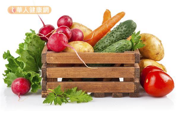 蔬菜雖然熱量不高，但因含有豐富的植化素和膳食纖維，癌友也應適量攝取。