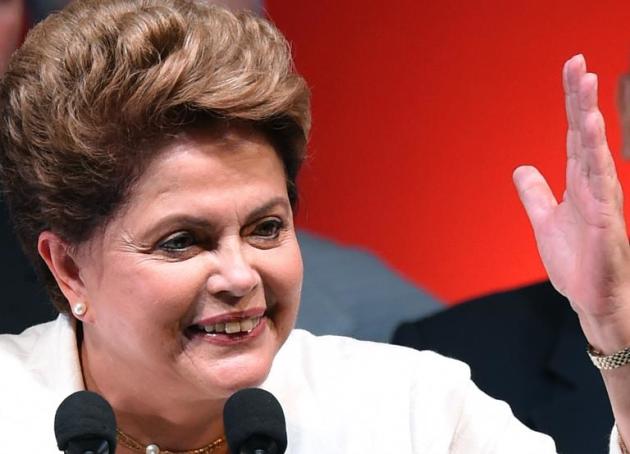 A presidente brasileira Dilma Rousseff discursa após anuciada sua reeleição no dia 26 de outubro de 2014 em Brasília
