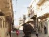 En la imagen se ve a un soldado leal al presidente sirio, Bashar al-Assad, portando un arma en la ciudad antigua de Palmira