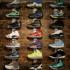 En estaimagen del 12 de enero de 2015, una pared con zapatillas de colección en la tienda Sneaker Pawn de Harlem, en Nueva York. Las zapatillas de deporte pueden revenderse por cientos de dólares, dependiendo del modelo, el tamaño del lote fabricado y la facilidad de encontrar un par en buen estado. (AP Foto/Seth Wenig)