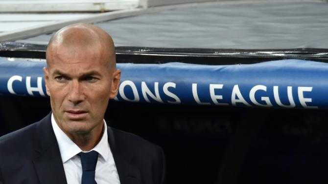 O tÃ©cnico francÃªs do Real Madrid, Zinedine Zidane, durante partida entre Real Madrid e Sporting CP, no estÃ¡dio Santiago Bernabeu, em Madri, no dia 14 de setembro de 2016