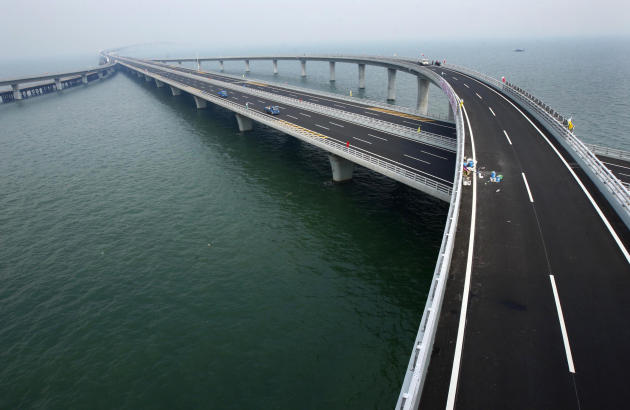 Le pont de Qingdao en Chine, le 30 juin 2011 _ 2