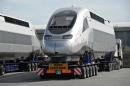 Une locomotive de la première rame de TGV d'Alstom à destination du maroc, dans le port de La Rochelle le 26 juin 2015