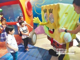 台中文創園區正在展出的「海綿寶寶暢遊比奇堡」特展。（陳世宗攝）
