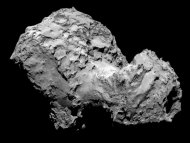 (Agosto) Fotografia do cometa 67P/Churiumov-Guerassimenko tirada pela câmera da sonda Rosetta