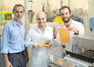 全球第一張 巴西科學家用蔬果做出塑膠膜