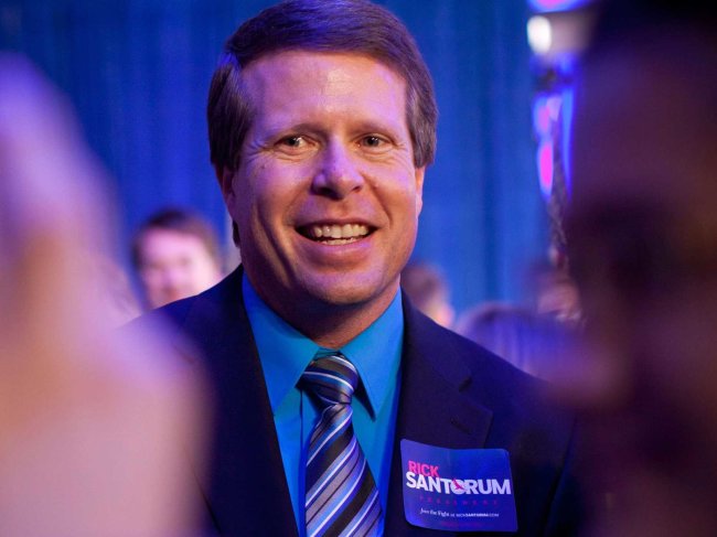 (Andrew Burton/Getty Images) <b>Jim Bob</b> Duggar supported Rick Santorum in the <b>...</b> - The_Duggar_family_just_deserted-192e58ce566dc58ee0a5f58da2218068