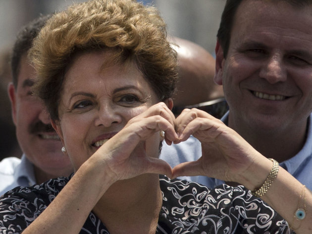 De acordo com o Datafolha, Dilma Rousseff (PT) lidera a disputa eleitoral. (Foto: Silvia Izquierdo/AP)