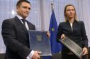 Il ministro degli Esteri ucraino Pavlo Klimkin e l'alta rappresentante Ue per la Politica estera Federica Mogherini oggi a Bruxelles