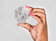 O maior diamante descoberto em um século, pesando 1.111 quilates, foi extraído em Botswana