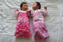 Dos recién nacidos en un hospital de Pekín el 1 de diciembre del año 2008
