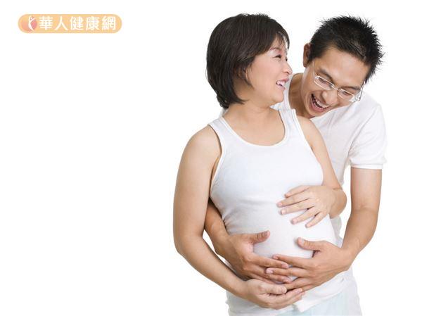 建議夫妻雙方一起接受檢查和治療，才能讓懷孕生子事半功倍。