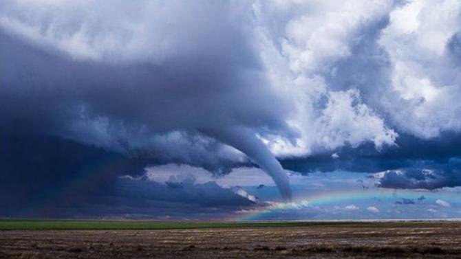[Image: HT_rainbow_tornado_jtm_150512_16x9_992.jpg]