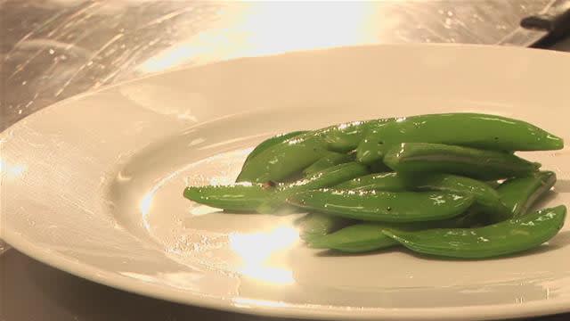 how-to-cook-sugar-snap-peas.WidePlayer.jpg