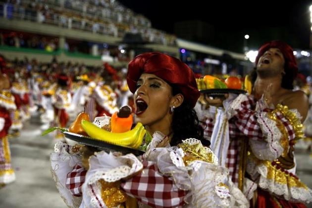 GRA037. RIO DE JANEIRO, 16/02/2015.- La escuela de Samba Acadêmicos do Salgueiro realiza su desfile en el primer día de los famosos desfiles de las escuelas de samba del Grupo Especial de Río de Janei