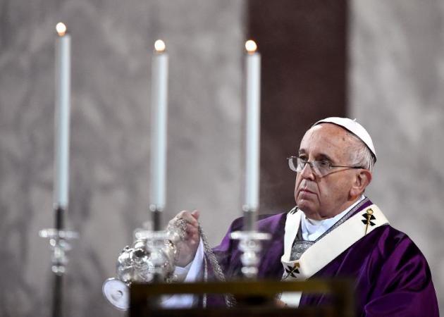 Um sem-teto foi enterrado no cemitério Teutônico do Vaticano, um prestigioso local reservado aos religiosos alemães, em um novo símbolo da prioridade concedida pelo Papa Francisco aos desabrigados