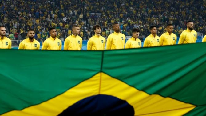 Jogadores da seleÃ§Ã£o brasileira de futebol cantam o hino antes de partida contra a ColÃ´mbia, nos Jogos OlÃ­mpicos do Rio, em SÃ£o Paulo, no dia 13 de agosto de 2016