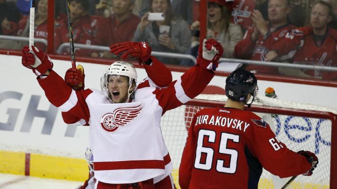 Abdelkader stars in 3rd period as Wings defeat Capitals, 4-2 201410292141781195451-p5