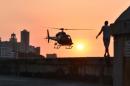 Un helicóptero de los Estudios Universal utilizado para el rodaje de la película 'Fast and furious 8' el 28 de abril de 2016 en La Habana