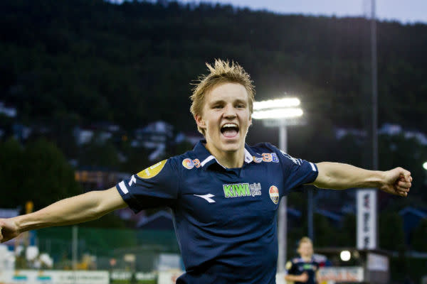 Odegaard, de 15 años, puede ser el futbolista más joven en jugar en la selección de Noruega