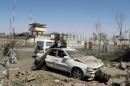 Scène après un attentat suicide contre le quartier général de la police de la province afghane du Helmand, le 30 juin 2015