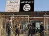Integrantes del Estado Islámico afuera de una comisaría en Nínive, Irak, en una foto sin fecha tomada de un cibersitio de extremistas islámicos el 19 de septiembre del 2014. La foto ha sido verificada y sus contenidos se ajustan a la información que maneja la AP. (Foto AP)