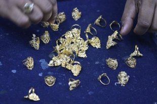 印度推黃金債券希望減少民眾對黃金的需求 (圖: AFP)