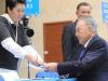 Le président Kazakh Noursoultan Nazarbaïev vote à Astana capitale du Kazakhstan, le 26 avril 2015