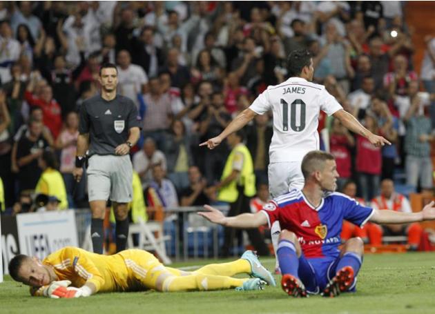 GRA569. MADRID. 16/09/2014.- El centrocampista colombiano del Real Madrid James Rodríguez celebra su gol, cuarto del equipo, durante el partido frente al FC Basilea de la primera jornada de la fase de