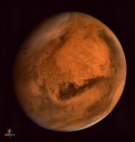 研究顯示，業餘天文學家在火星高空觀測到兩道雲狀神秘煙霧，火星大氣層成分的謎團更令人難解。在「自然地球科學」期刊發表的這份研究報告指出，這些煙霧可能是由二氧化碳或水顆粒組成。